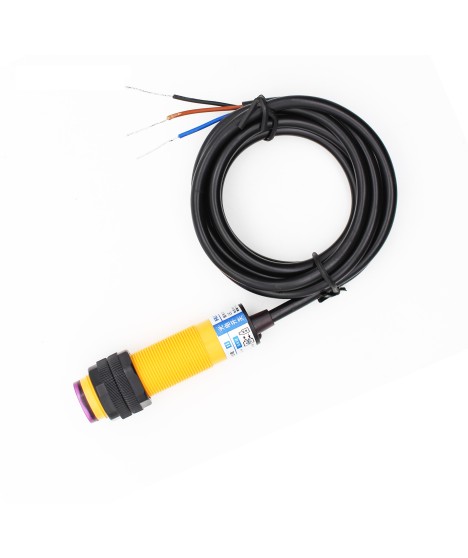 Фотоелектричен сензор E3F-DS30P1 – PNP, NO, дифузен, 30 см, M18, 6–36 V DC, IP67